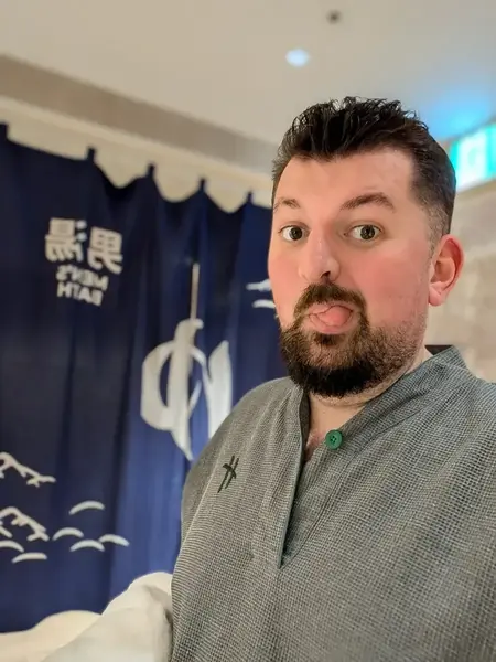Alec silly face japanese onsen