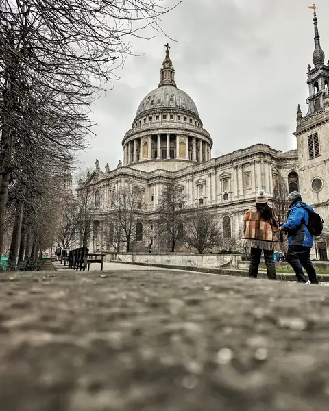 St pauls cobbled street london